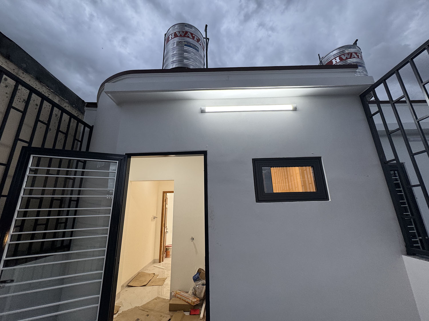 Tuyệt phẩm đẹp lung linh 3 lầu (4mx12m=48m2 vuông vức) mới 100% hẻm xe hơi khu VIP Hồ Xuân Hương